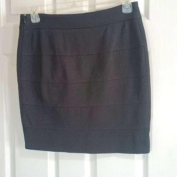 White House Black Market Dresses & Skirts - WHITE HOUSE BLACK MARKET PONTE BODY CON BLACK MINI PENCIL SKIRT 8 FULLY LINED